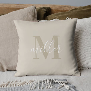 Coussin Monogramme de nom de famille beige moderne