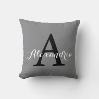 Coussin Monogramme en peau claire gris neutre subtil en co