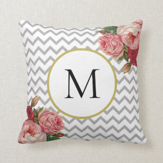 Coussin Monogramme floral Vintage de Girl Grey White Chevr
