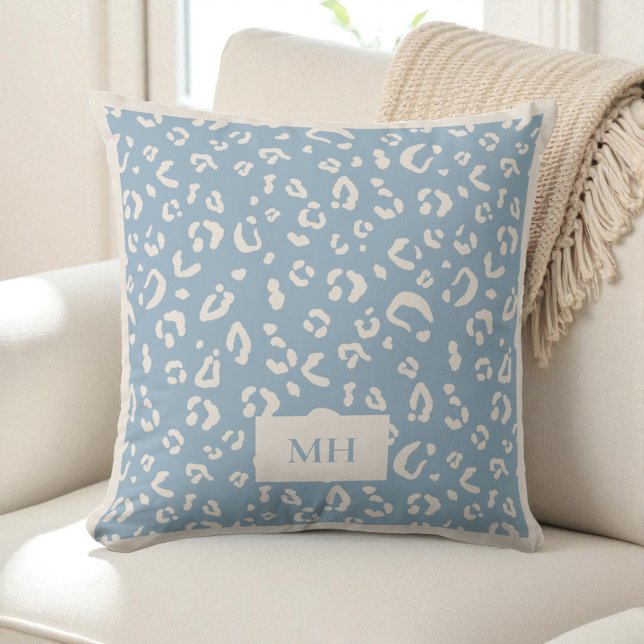 Coussin Monogramme imprimé taches de léopard bleu Initiale (Modern Initials Blue Leopard Spots Print Monogram Throw Pillow)