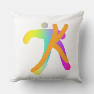 Coussin Monogramme initial K arc-en-ciel