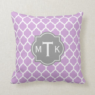 Coussin Monogramme moderne gris et Lilac Motif treillis