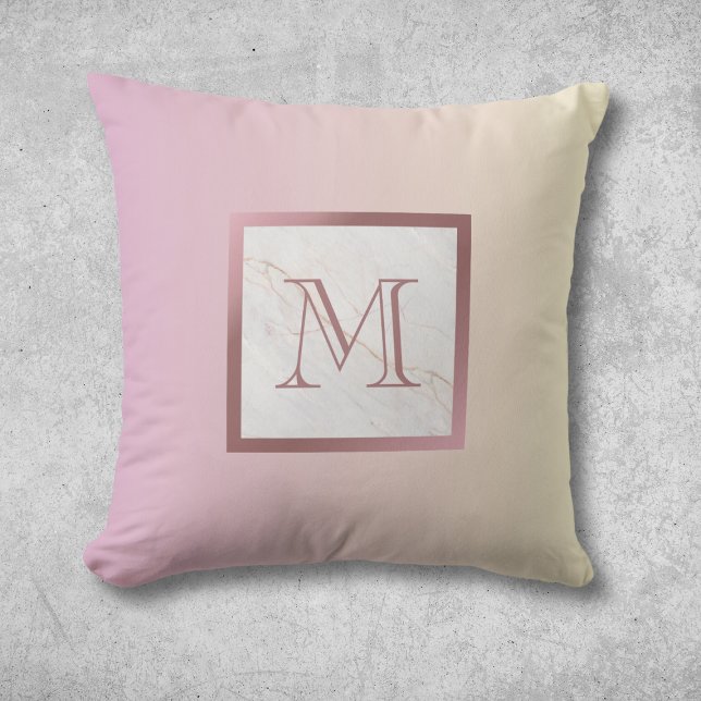 Coussin Monogramme rose en marbre or rose Ombre (Créateur téléchargé)