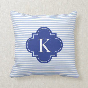 Coussin Monogramme royal de Quatrefoil de rayures bleues