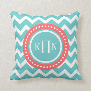 Coussin Monogramme Turquoise et Coral Chevron