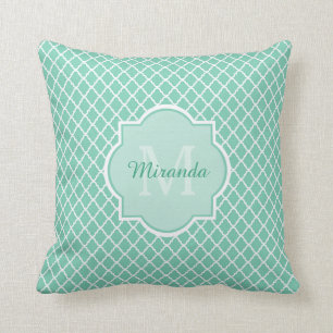 Coussin Monogramme vert en bon état élégant de Quatrefoil