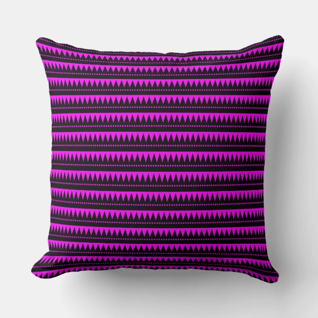Coussin Montagnes Aztèques - Noir sur Magenta (Recto)