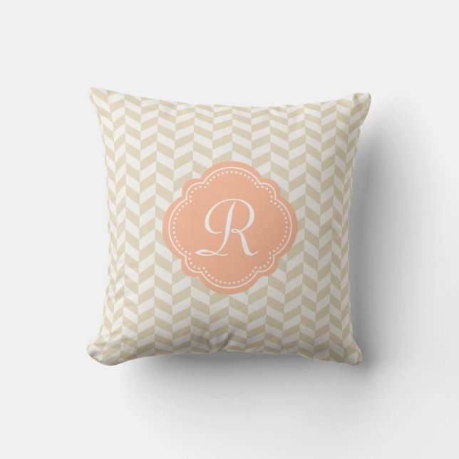 Coussin Motif Chevron beige Herringbone avec Monogramme (Recto)