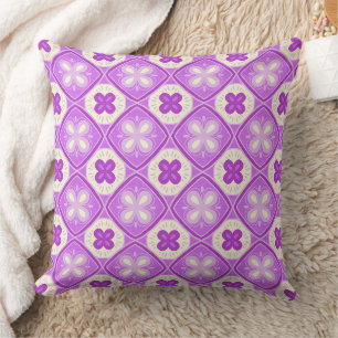 Coussin motif de carreaux violets