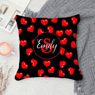Coussin motif de coeur rouge élégant sur monogramme person