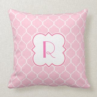 Coussin Motif de Quatrefoil avec le monogramme