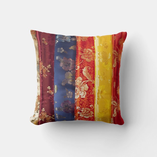 Coussin Motif doré rouge  en soie chinoise (Recto)