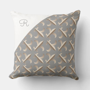 Coussin Motif fleur de lis rayé et monogrammé