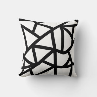 Coussin motif géométrique en dentelle noire