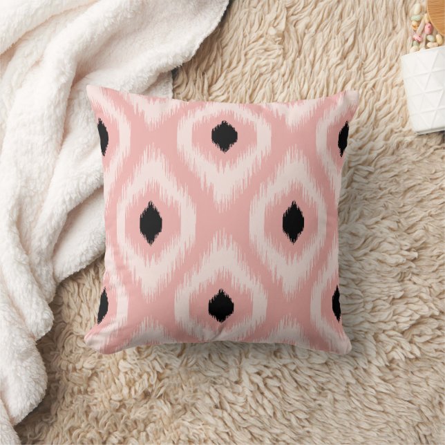 Coussin Motif Ikat Chic Rose noir ivoire élégant (Couverture)