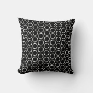 Coussin Motif Mandala Élégant à Fleurs en Noir et Blanc