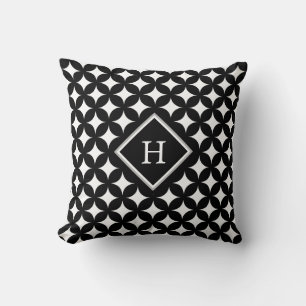 Coussin Motif monogramme et à quatre pointes sur fond noir