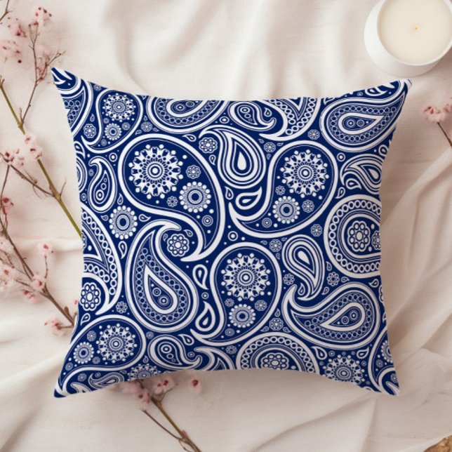 Coussin Motif paisley vintage blanc sur bleu (Créateur téléchargé)