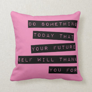 Coussin motivationnel : noir et rose