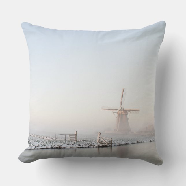 Coussin Moulin à vent dans la neige dans le carreau (Recto)