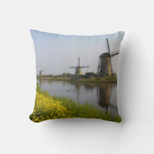 Coussin Moulins à vent le long du canal à Kinderdijk
