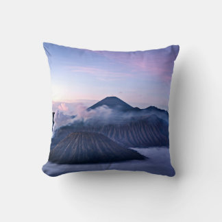Coussin Mount Bromo wrapped in a dream of clouds