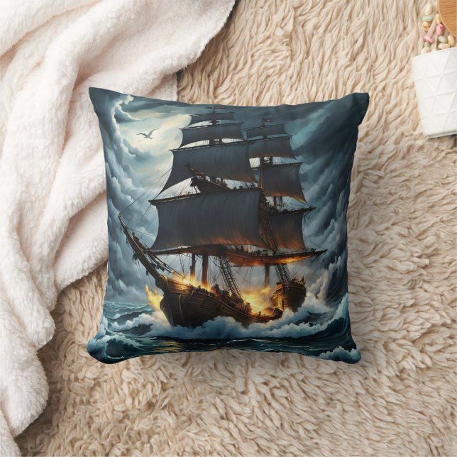 Coussin Navire pirate englouti dans les flammes la nuit (Couverture)