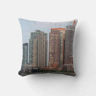Coussin NEW YORK - 5 JUILLET 2015 : Long Island City water