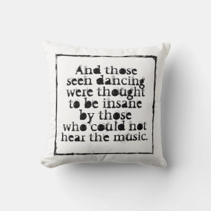 Coussin Nietzsche cite une affirmation de machine à écrire