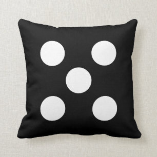 Coussin noir et blanc de carré de points