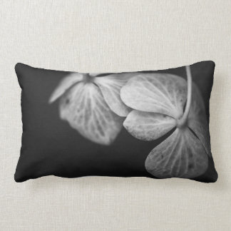 Coussin noir et blanc d'hortensia