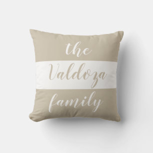 Coussin Nom de famille rayures blanches et beige