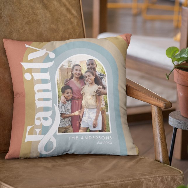 Coussin Nom de famille Retro Arch (Créateur téléchargé)