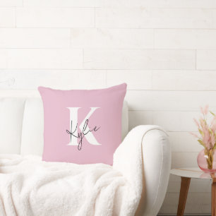 Coussin Nom du monogramme personnel rose moderne -