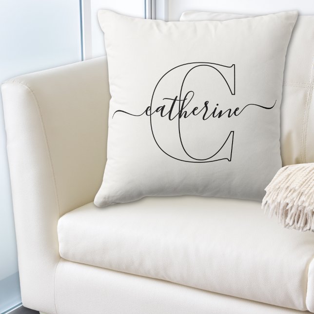 Coussin Nom Monogramme Noir Blanc Écriture Moderne Minimal (Custom First Initial Name Minimalist Black Script Throw Pillow)