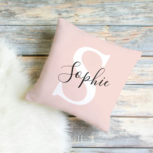 Coussin Nom personnalisé moderne Monogram Pastel Rose (Créateur téléchargé)