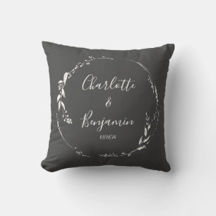 Coussin Noms de mariage personnalisés en script botanique 