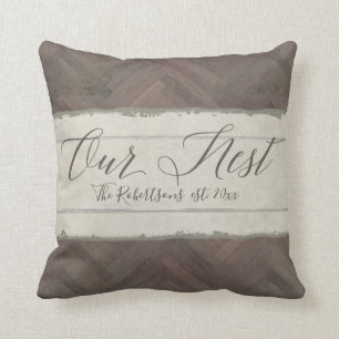 Coussin Notre nom de famille moderne en bois de ferme de