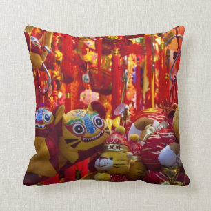 Coussin Objets colorés à vendre dans une boutique à Hon