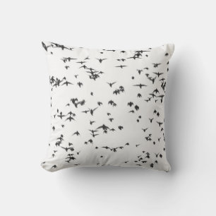 COUSSIN OISEAUX NOIRS VOLANT SUR LE CIEL