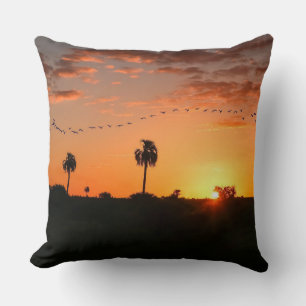 Coussin Oiseaux traversant au coucher du soleil