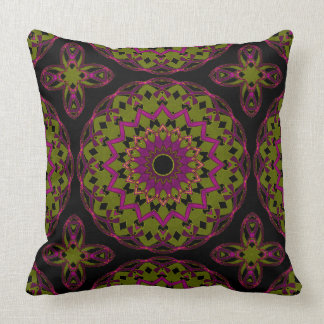 Coussin Olive mauve sur le Kaleidoheart noir