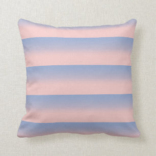 Coussin Ombre rayé de rose en pastel et de bleu de ciel
