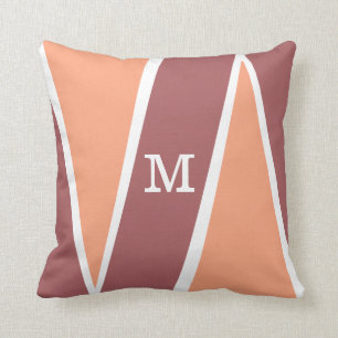 Coussin Orange géométrique décorée d'un monogramme Mar