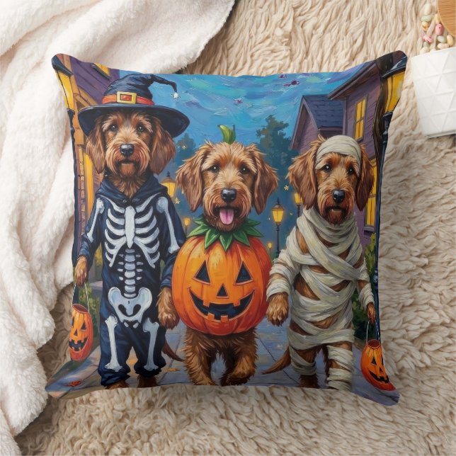 Coussin Otterhound Trick-or-Treating en costumes d'Hallowe (Couverture)