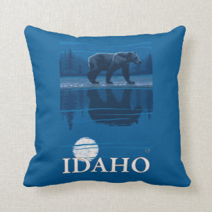 Coussin Ours en affiche de voyage de MoonlightIdahoVintage