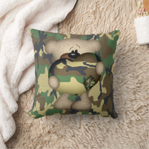 Coussin Ours en peluche militaire avec un cœur géant