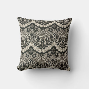 Coussin Ouvrage en dentelle de tissu. Ornement floral en