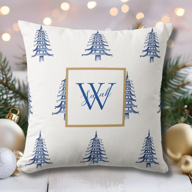 Coussin Pagode Bleue Arbre de Noël Motif monogramme (Blue Pagoda Christmas Tree Monogrammed Pattern Throw Pillow)