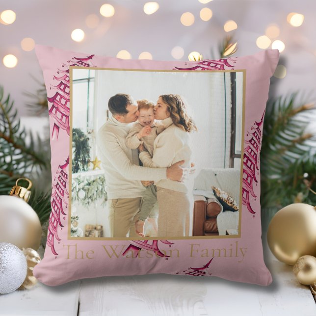 Coussin Pagode rose-rosée Joyeux sapin de Noël 1 photo (Dust pink red Pagoda Merry Christmas Tree 1-Photo Throw Pillow)